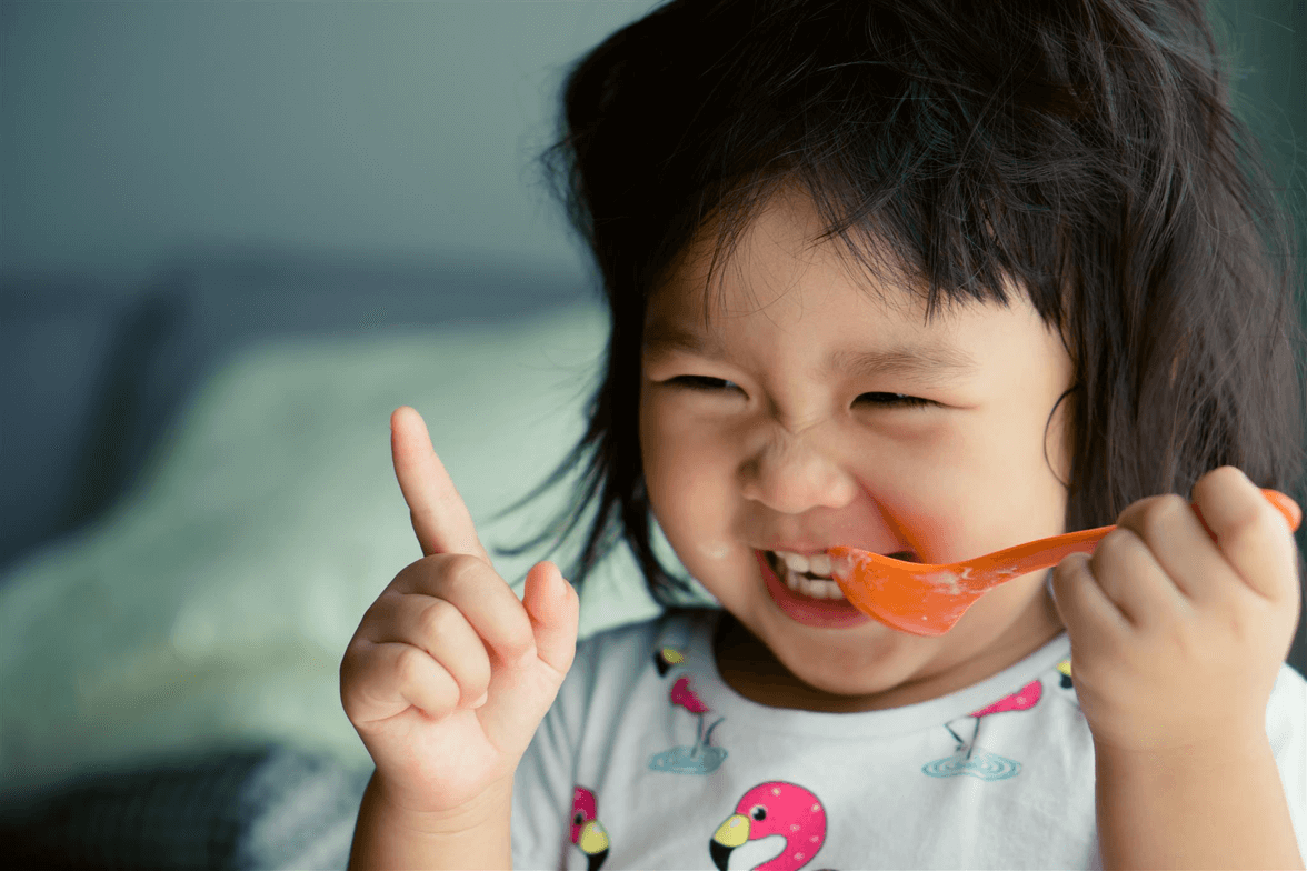 Trẻ 7 tháng tuổi ăn sữa chua được không? Lợi ích sữa chua là gì?