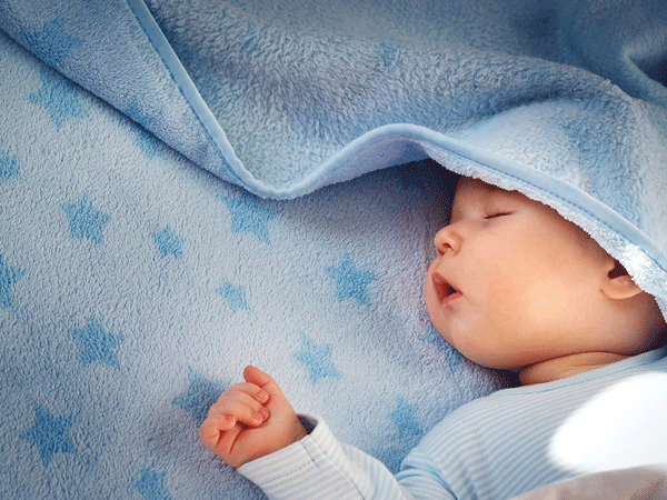 Trẻ 7 tháng tuổi ngủ bao nhiêu là đủ để phát triển toàn diện?